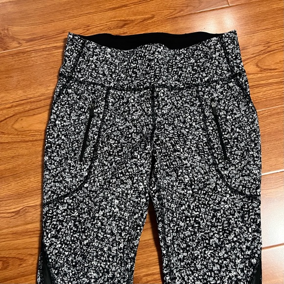 Lululemon Invigorate 7/8 Tight Daisy Dust Alpine White BlackSize 10 - Picture 4 of 12